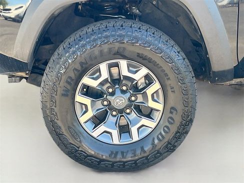 Used 2023 Toyota Tacoma TRD Off-Road image 28