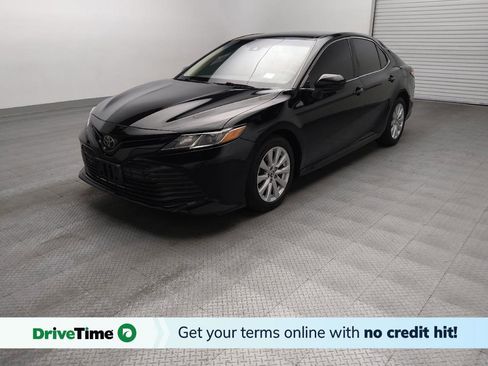 Used 2018 Toyota Camry LE FWD image 1