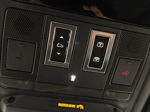 Used 2024 Land Rover Defender 110 S image 39