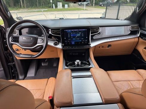Used 2022 Jeep Grand Wagoneer Series III AWD/4WD image 25