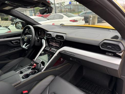Used 2022 Lamborghini Urus AWD/4WD image 22