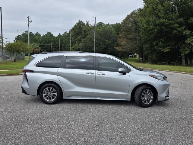 Certified 2023 Toyota Sienna XLE FWD image 39