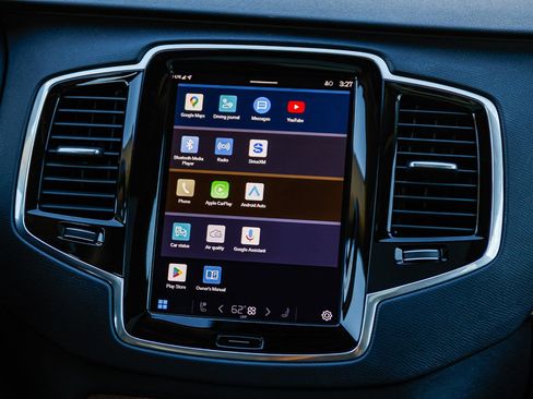 Used 2024 Volvo XC90 B5 Plus w/ Protection Package Premier image 16