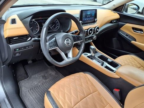 Used 2023 Nissan Sentra SV w/ SV Premium Package FWD image 3