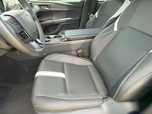 Used 2025 Toyota Camry SE FWD image 19