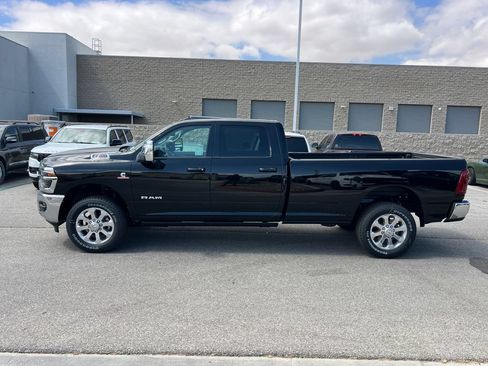 New 2026 RAM 2500 Laramie AWD/4WD image 3