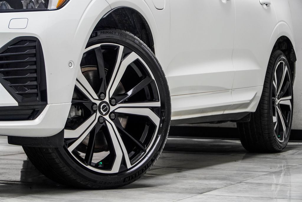 Used 2023 Volvo XC60 T8 Ultimate w/ Climate Package AWD/4WD image 4