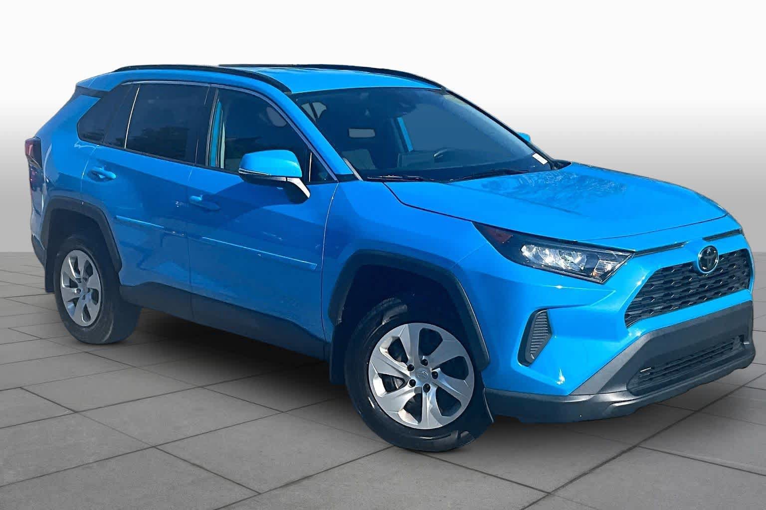 Used 2020 Toyota RAV4 LE w/ Carpet Mat Package AWD/4WD image 3