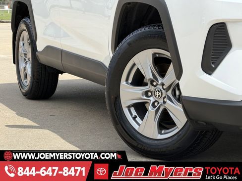 Used 2025 Toyota RAV4 XLE image 12