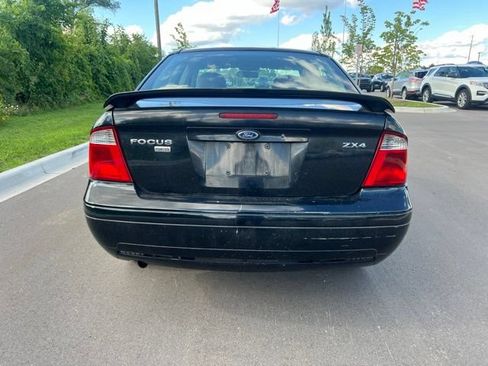 Used 2006 Ford Focus ZX4 Sedan FWD image 6
