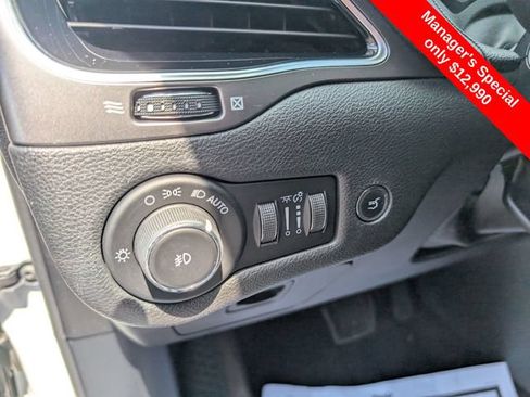 Used 2019 Jeep Cherokee Limited AWD/4WD image 16