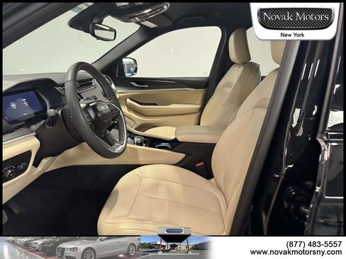 Used 2023 Jeep Grand Cherokee Limited image 12