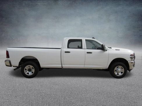 Used 2026 RAM 2500 Tradesman w/ Chrome Appearance Group AWD/4WD image 8