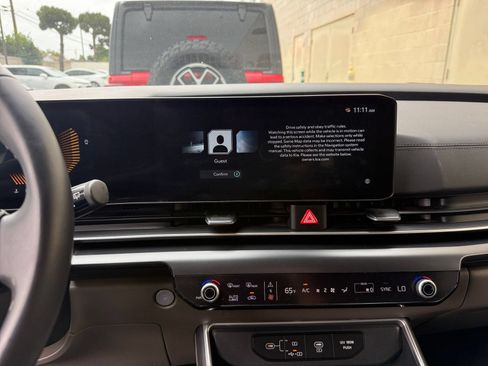 Used 2026 Kia Carnival FWD image 17