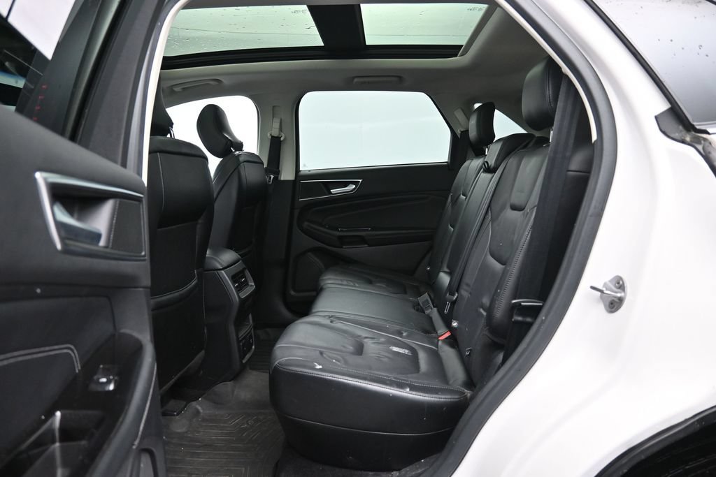 Used 2016 Ford Edge Titanium w/ Equipment Group 301A AWD/4WD image 26