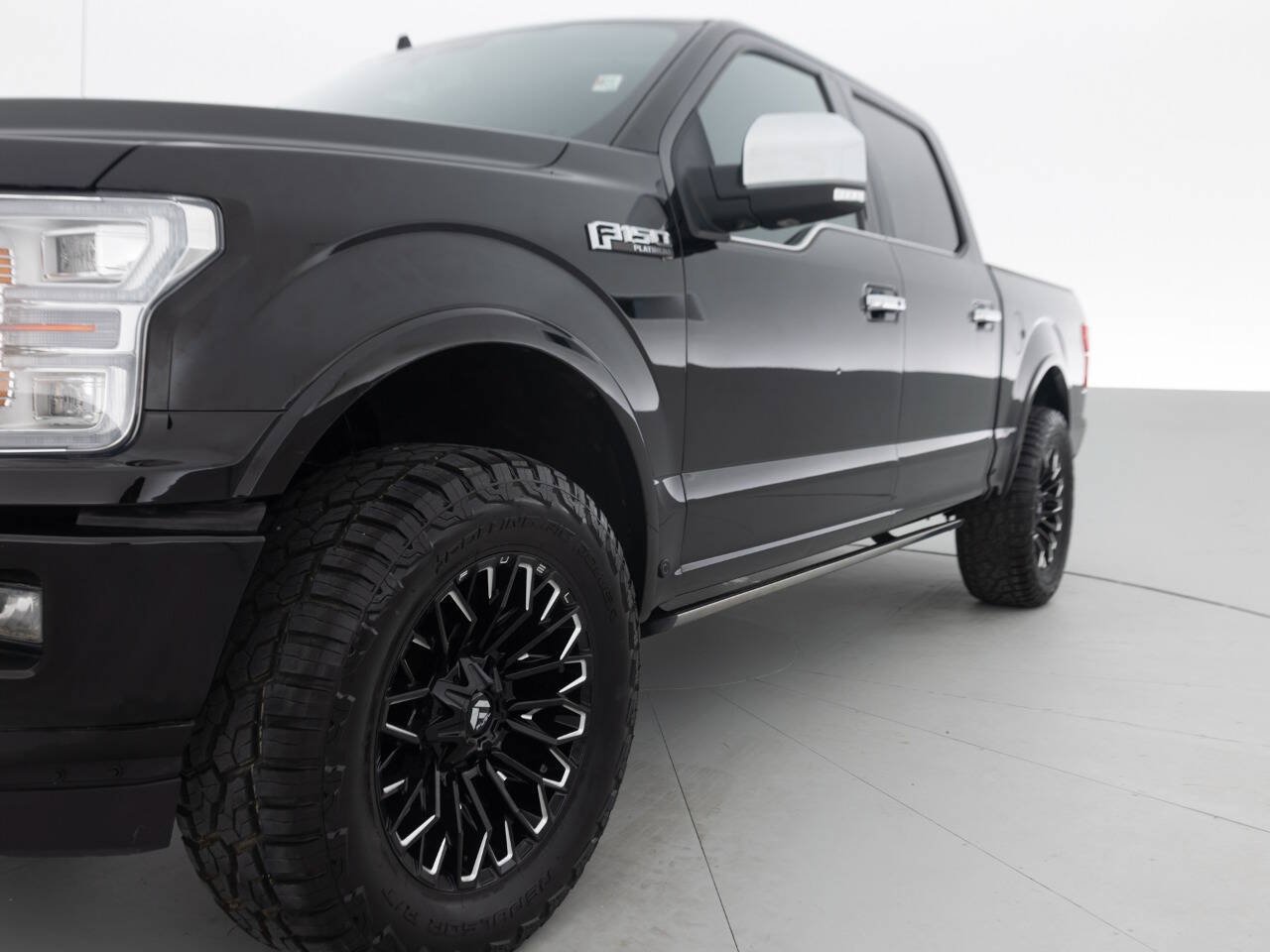 Used 2018 Ford F150 Platinum w/ Equipment Group 701A Luxury AWD/4WD image 12