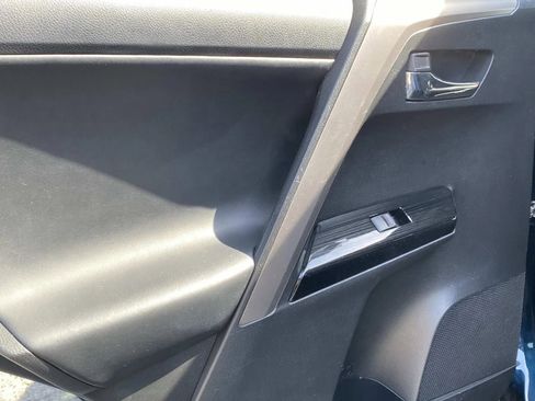 Used 2017 Toyota RAV4 Limited image 11