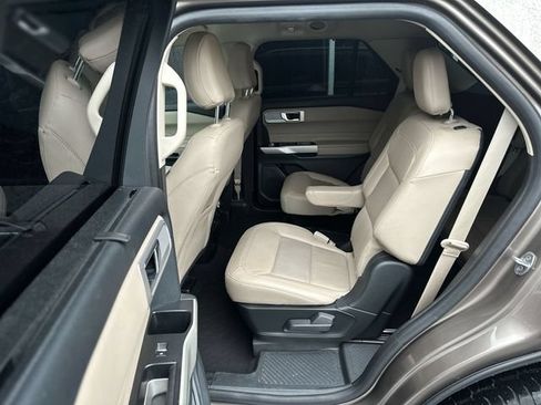 Used 2021 Ford Explorer Limited AWD/4WD image 23