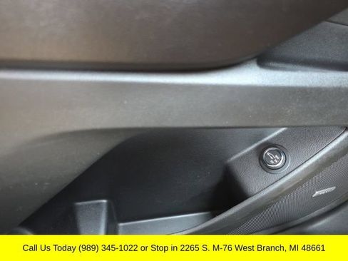 Used 2023 Chevrolet Traverse LT w/ LT Premium Package AWD/4WD image 17