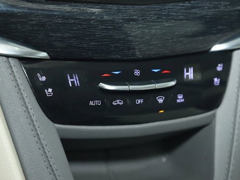 Used 2023 Cadillac XT6 Premium Luxury w/ Technology Package AWD/4WD image 27