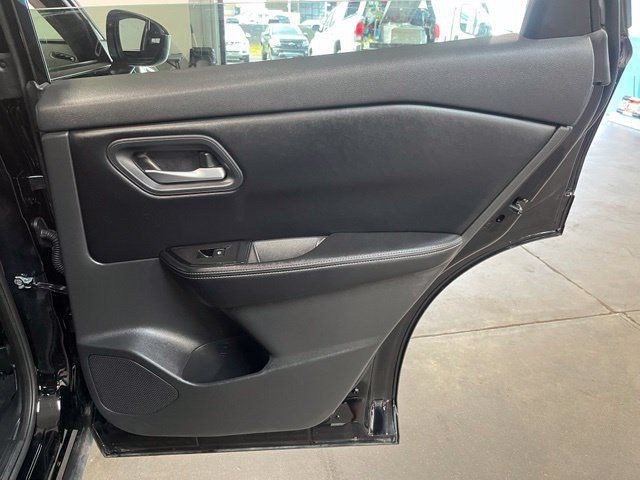 Used 2025 Nissan Rogue SV FWD image 15