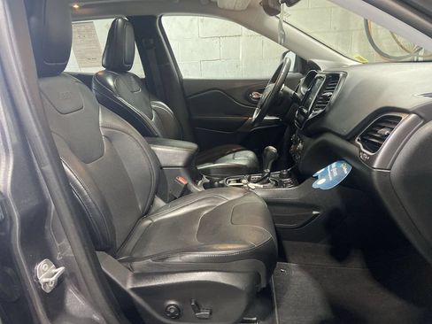 Used 2019 Jeep Cherokee Limited AWD/4WD image 28