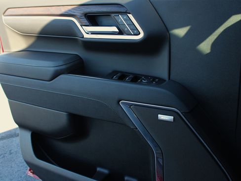 New 2026 GMC Sierra 1500 SLT w/ SLT Premium Package image 17