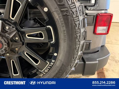 Used 2014 Jeep Wrangler Unlimited Rubicon w/ Max Tow Package AWD/4WD image 12