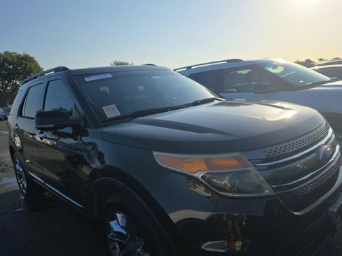 Used 2013 Ford Explorer XLT FWD image 3
