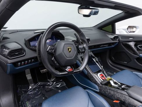 Used 2020 Lamborghini Huracan EVO AWD/4WD image 2