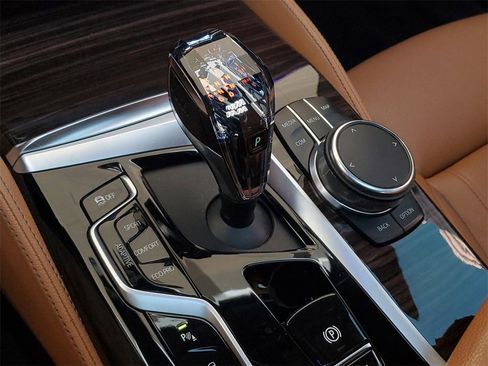 Used 2021 BMW M550i xDrive w/ Executive Package image 34