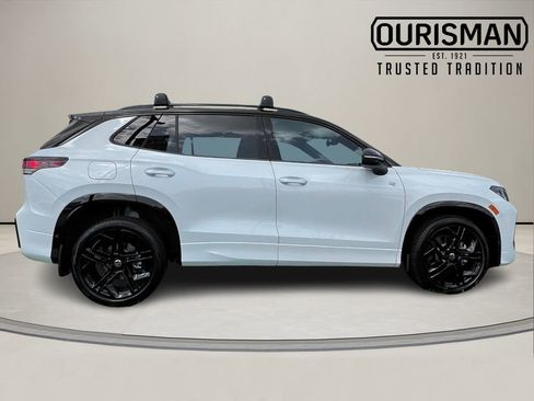 New 2025 Volkswagen Tiguan SE R-Line image 3