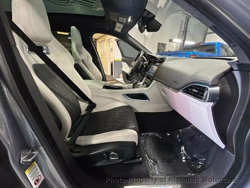 Used 2020 Jaguar F-PACE SVR image 28
