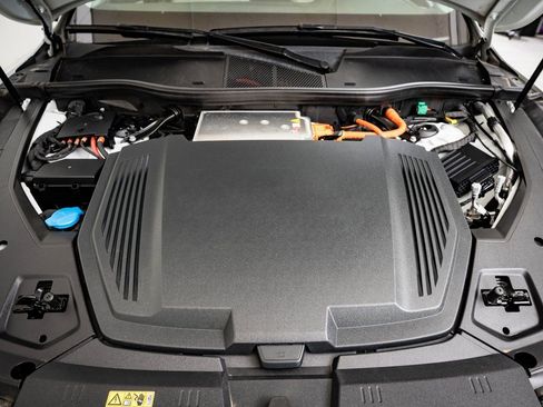 Used 2021 Audi e-tron Premium w/ Convenience Plus Package image 36