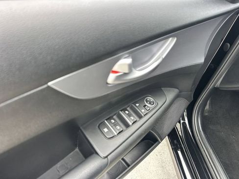 Certified 2023 Kia Forte LXS w/ LXS Technology Package FWD image 16