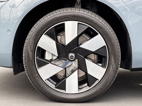Certified 2023 Volvo XC60 T8 Plus AWD/4WD image 25