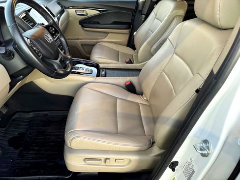 Used 2021 Honda Pilot Touring image 12