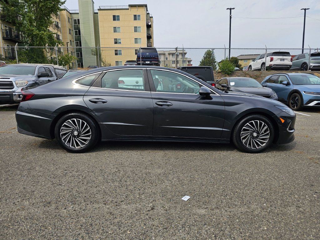 Used 2022 Hyundai Sonata Limited w/ Cargo Package FWD image 8