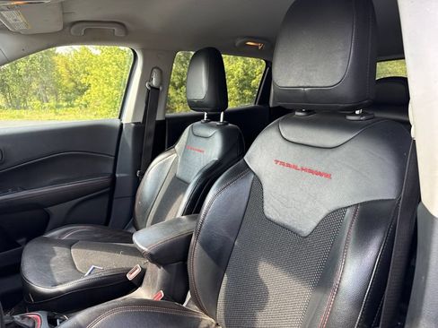 Used 2020 Jeep Compass Trailhawk AWD/4WD image 10