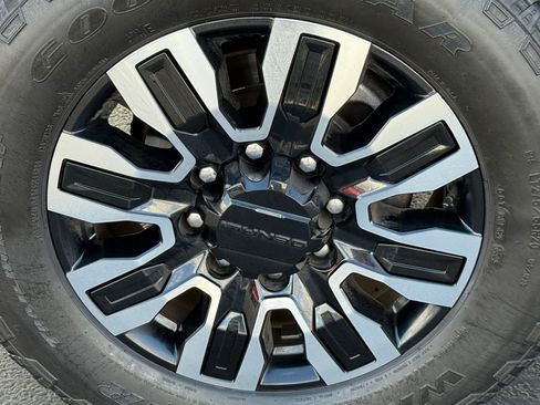 Used 2024 GMC Sierra 2500 Denali Ultimate w/ Max Trailering Package image 9