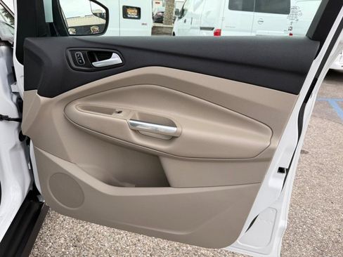 Used 2017 Ford C-MAX SE w/ Interior Protection Package image 19