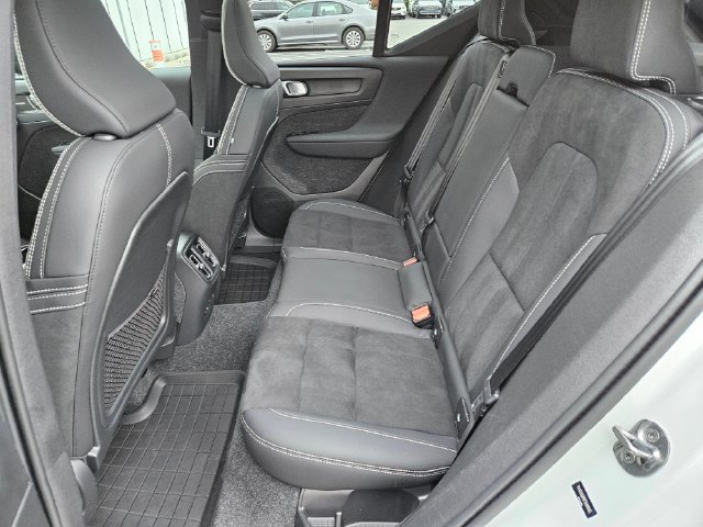 Certified 2023 Volvo XC40 Recharge Ultimate w/ Protection Package Premier AWD/4WD image 14