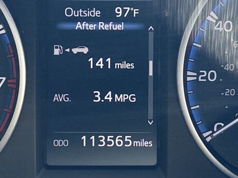 Used 2017 Toyota RAV4 LE FWD image 2