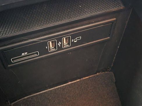 Used 2019 Mercedes-Benz GLC 300 w/ Premium Package image 25