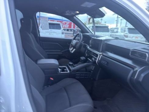 Certified 2025 Toyota 4Runner SR5 AWD/4WD image 27
