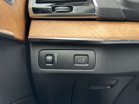 Used 2022 Volvo XC90 T6 Momentum w/ Advanced Package image 23