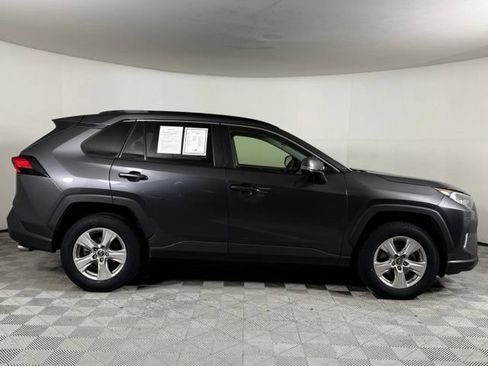 Used 2019 Toyota RAV4 XLE w/ Convenience Package FWD image 9
