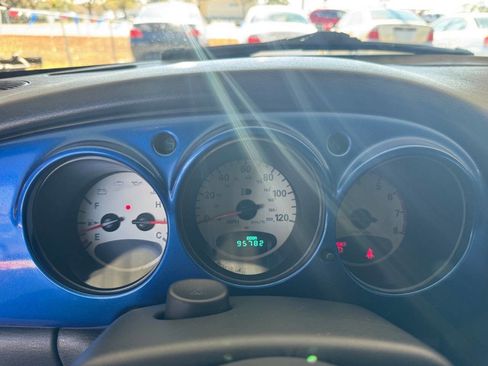 Used 2005 Chrysler PT Cruiser Convertible image 12