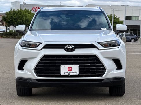 Used 2025 Toyota Grand Highlander AWD image 10