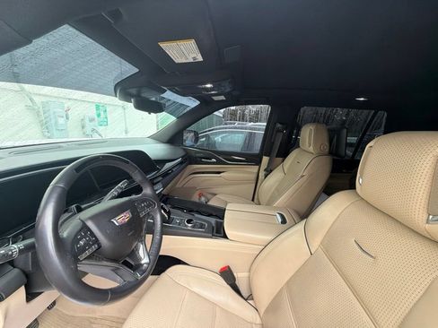 Used 2024 Cadillac Escalade Premium Luxury w/ LPO, Floor Liner Package AWD/4WD image 12